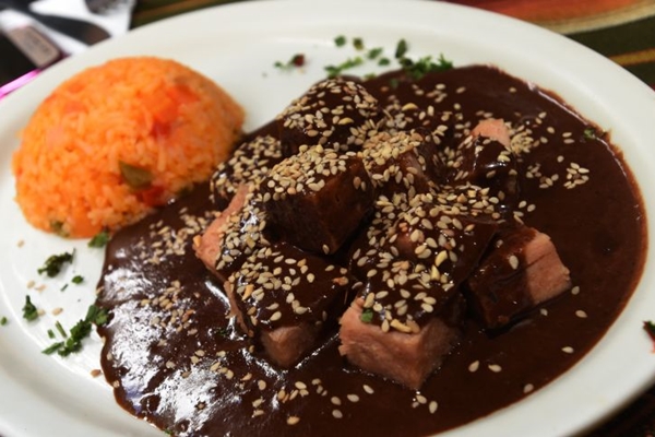 A comida do buf do El Paso, apesar de mexicana, tem sabor caseiro (Ed Alves/CB/D.A Press)