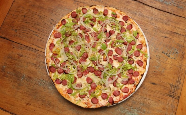 A Mineirinha  uma das redondas favoritas da clientela do Pizza  Bessa (Arthur Menescal/CB/D.A Press)