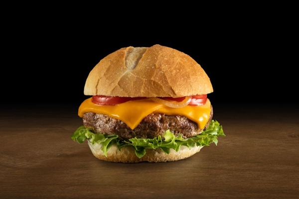 O cheeseburger Madero  feito com apenas 15% de gordura, deixando a receita mais saudvel (Rubens Kato/Divulgao)