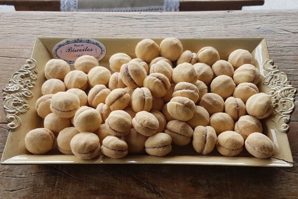 O casadinho de goiabada é uma das iguarias preparadas com trigo na Casa de Biscoitos Mineiros (Divulgação)