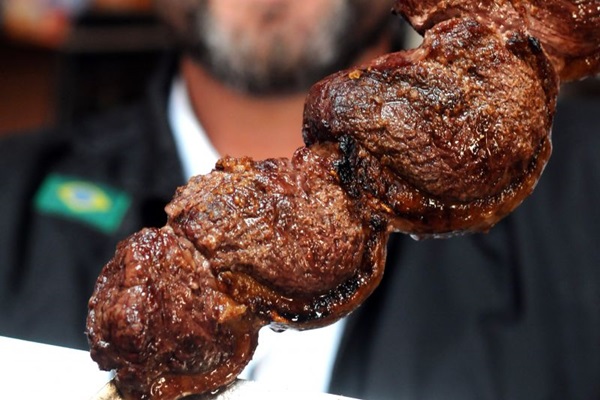 As carnes so feitas ao estilo gacho no Doutor Picanha (Antonio Cunha/CB/D.A Press)