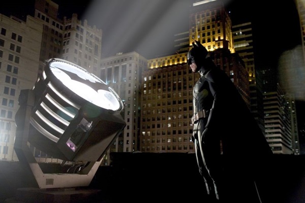 Batman begins é o primeiro filme da amada trilogia sobre o Homem-morcego de Christopher Nolan (David James/Warner Bros)