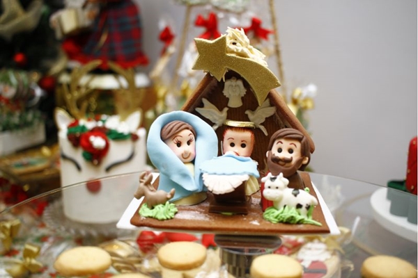 O prespio  feito com biscoito e chocolate e dura at janeiro (Ana Rayssa/Esp. CB/D.A Press)